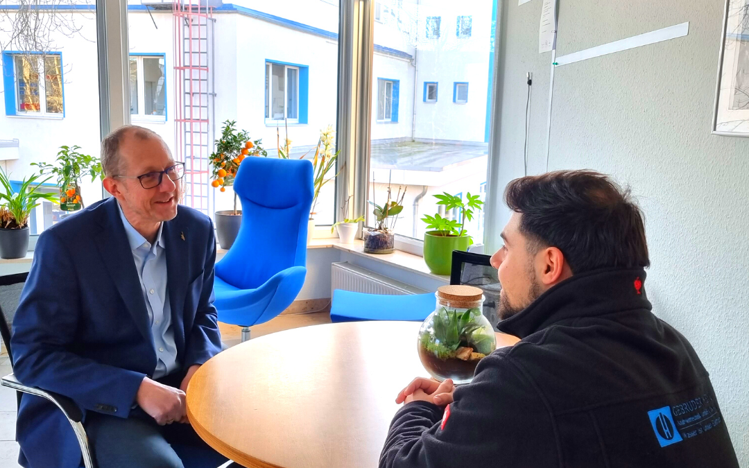 Hand in Hand in den Medien Dschungel